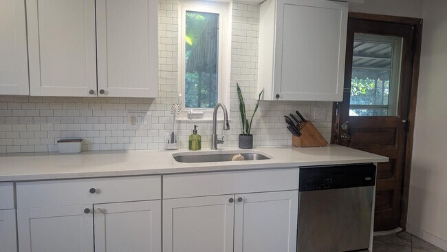 Building Photo - 3943 Boulevard Dr