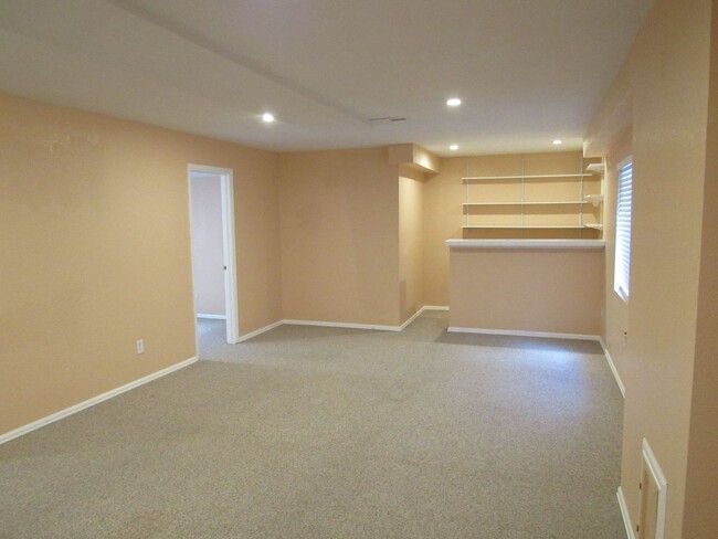 Building Photo - Superb  updated 5 bedroom, 4 bathroom home...