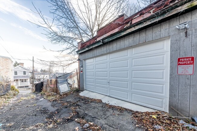 Building Photo - 952 Freeland St