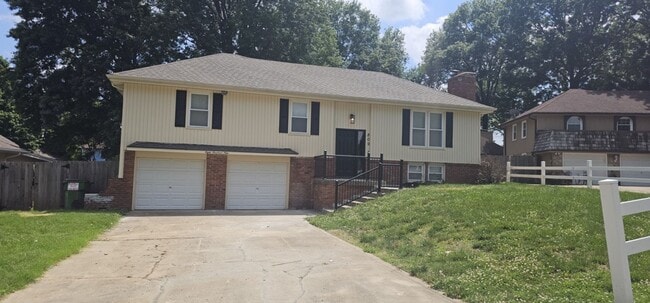 Building Photo - Move in special - Newly Renovated SF in North KC