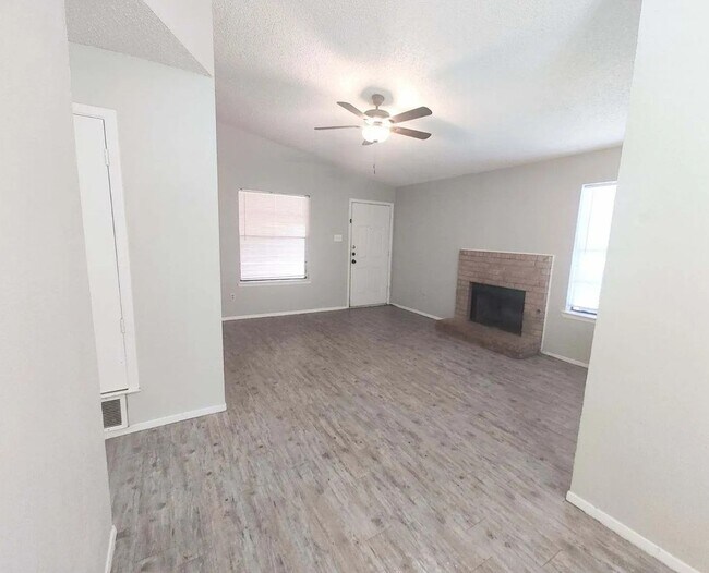 Building Photo - 121 N Troy Ave