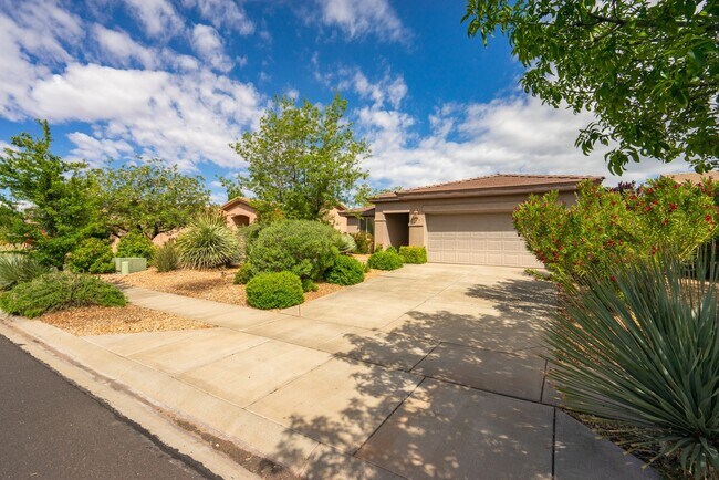 Building Photo - Fully Furnished 3 Bedroom Home In Coral Canyon With Community Amenities