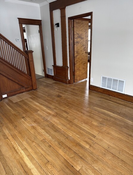 Building Photo - 614 Chenango St