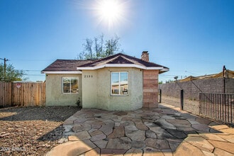 Building Photo - 2135 W Hadley St