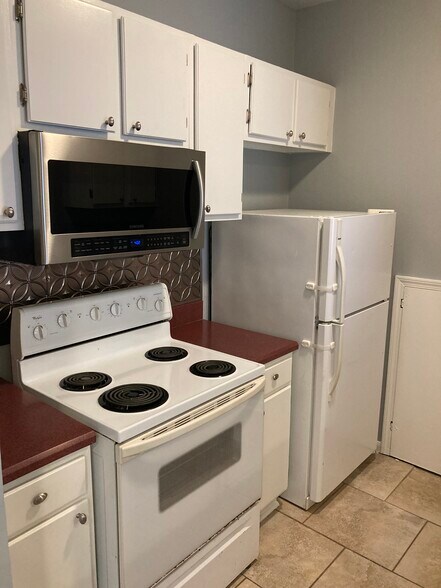 Building Photo - 13715 Kenner Ave