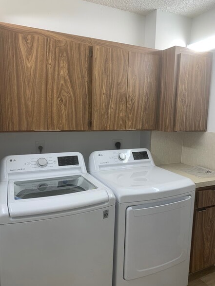 Building Photo - 1705 Whitehall Dr