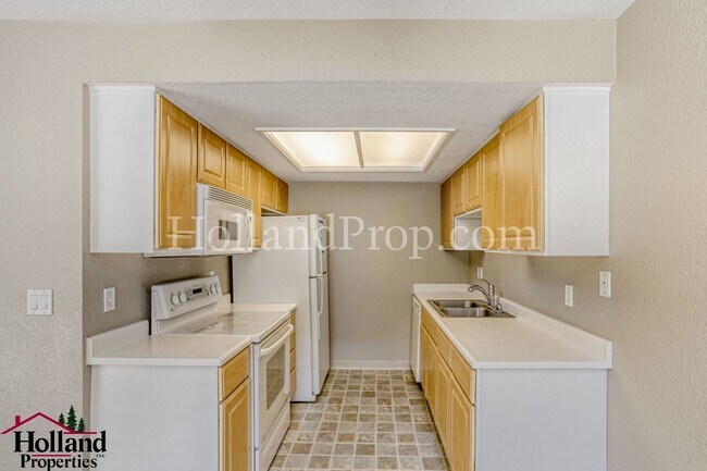 Building Photo - Comfort & Convenience at Murrayhill Woods – 2 Bed, 2 Bath with Fireplace & Private Deck