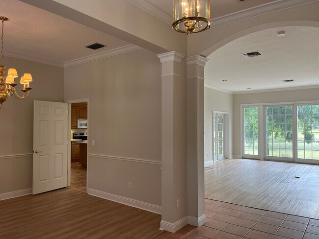 Building Photo - 2054 Sawgrass Dr