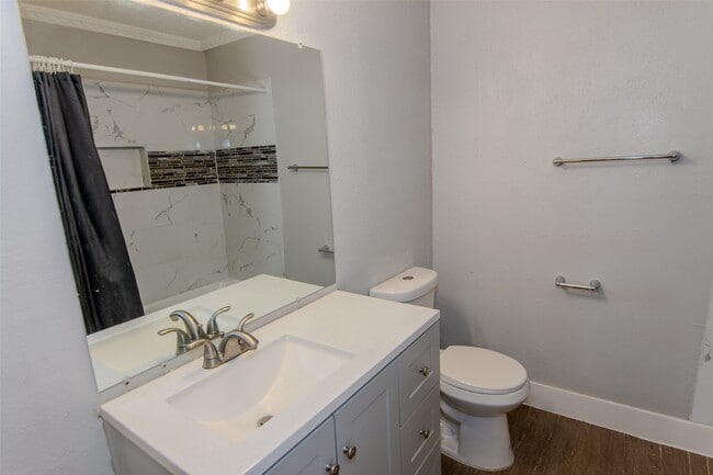 Building Photo - 1647 Northwood St