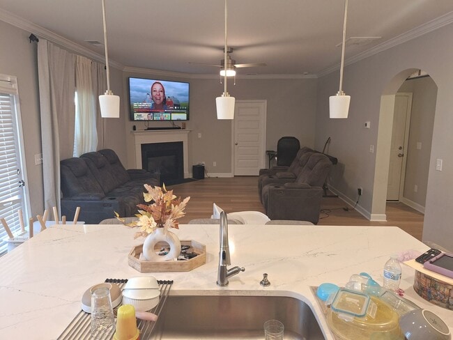 Building Photo - Beautiful Five Bedroom Home Located in Northeast Columbia!