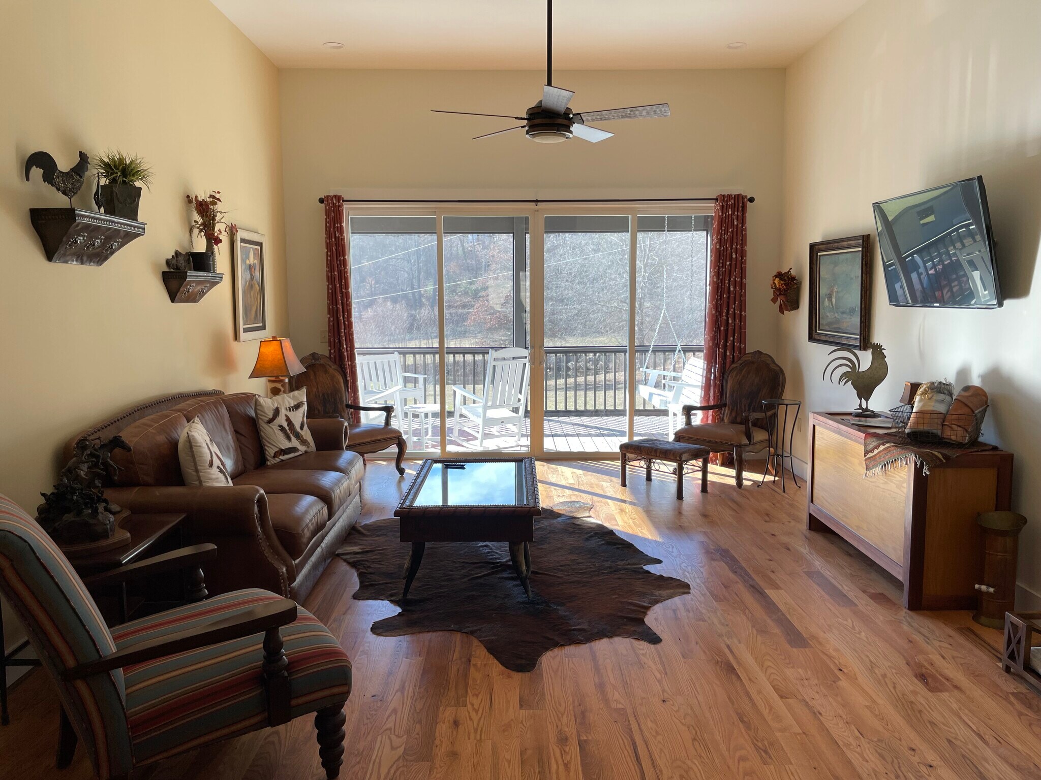 Living room w/ smart TV, Western screened balcony - 274 Little River Campground Rd