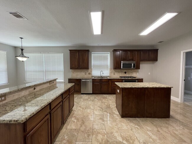 Building Photo - 2911 St Jude Dr