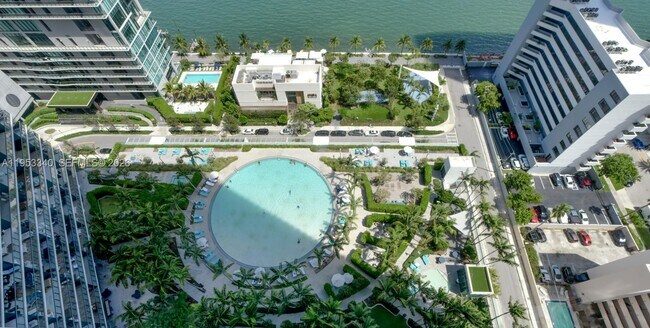 Building Photo - 480 NE 31st St