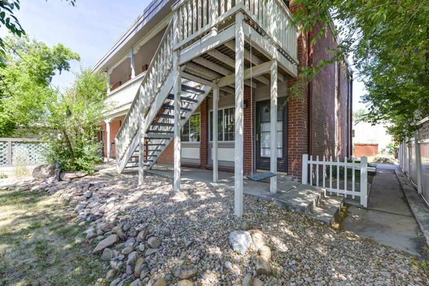 Building Photo - 2401 Walnut St