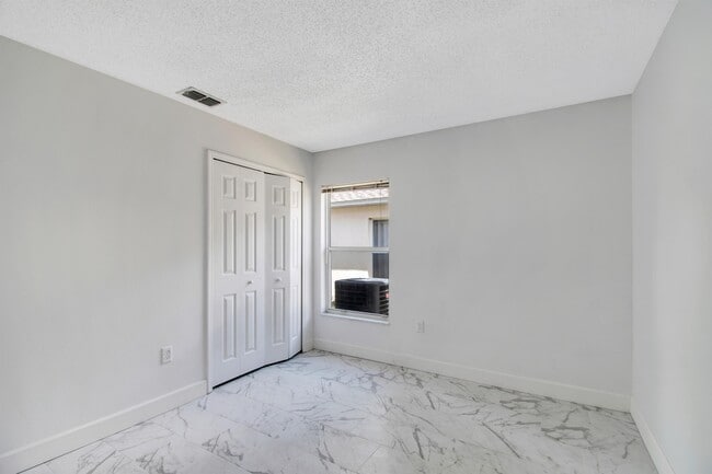 Building Photo - 236 Langham Dr