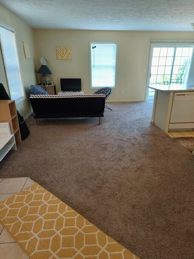 Building Photo - 3BR/2.5BA Condo with attached single-bay g...