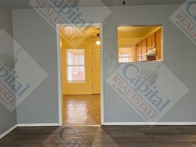 Building Photo - Cozy Cottage