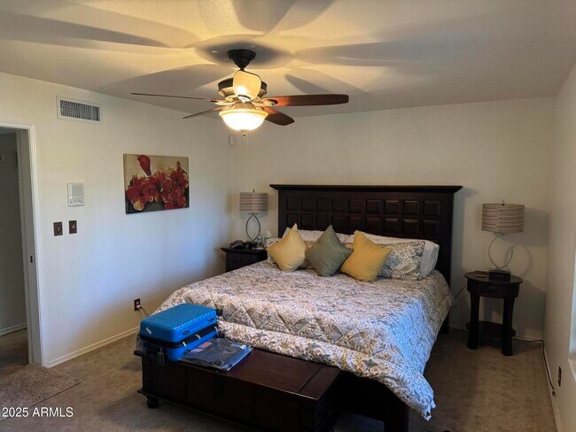 Building Photo - 1009 N Villa Nueva Dr