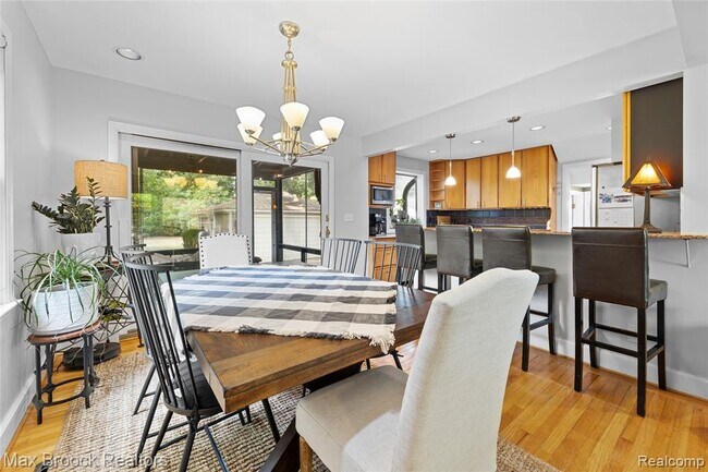 Building Photo - 758 Chester St