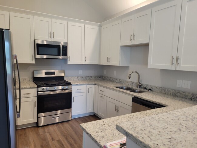 Building Photo - 2127 Briarpatch Dr