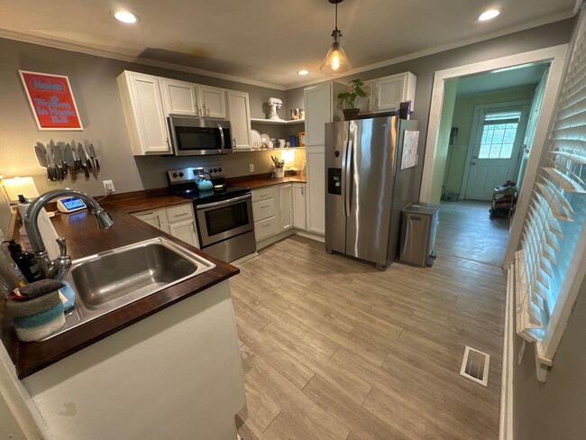 Building Photo - Charming 1940s Cottage in the Heart of Mad...