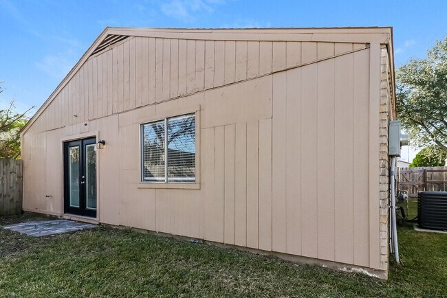 Building Photo - 4167 Amir St