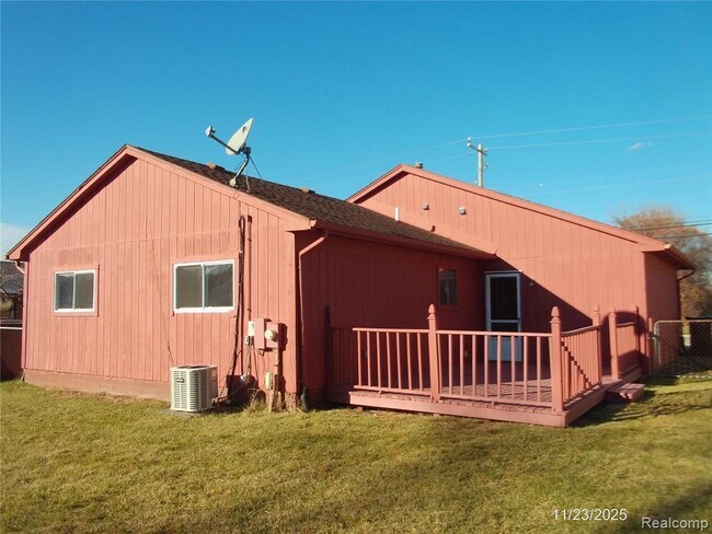 Building Photo - 16682 Eastland St