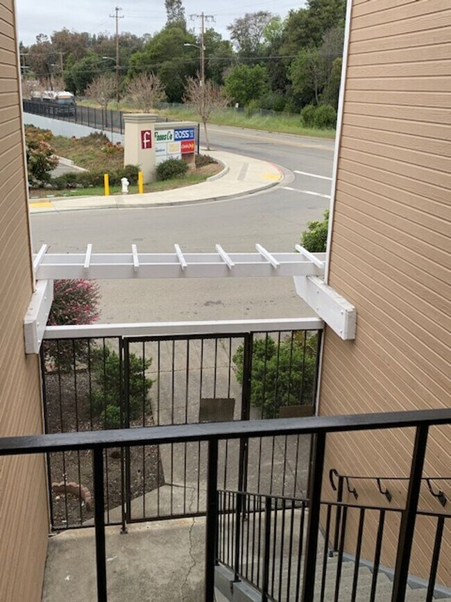 Building Photo - 10801