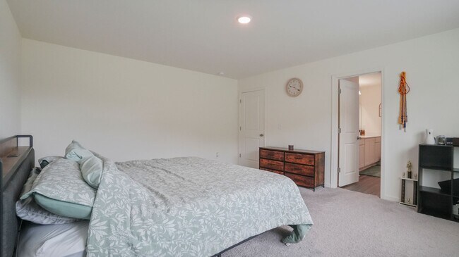 Building Photo - 530 Cessna Dr