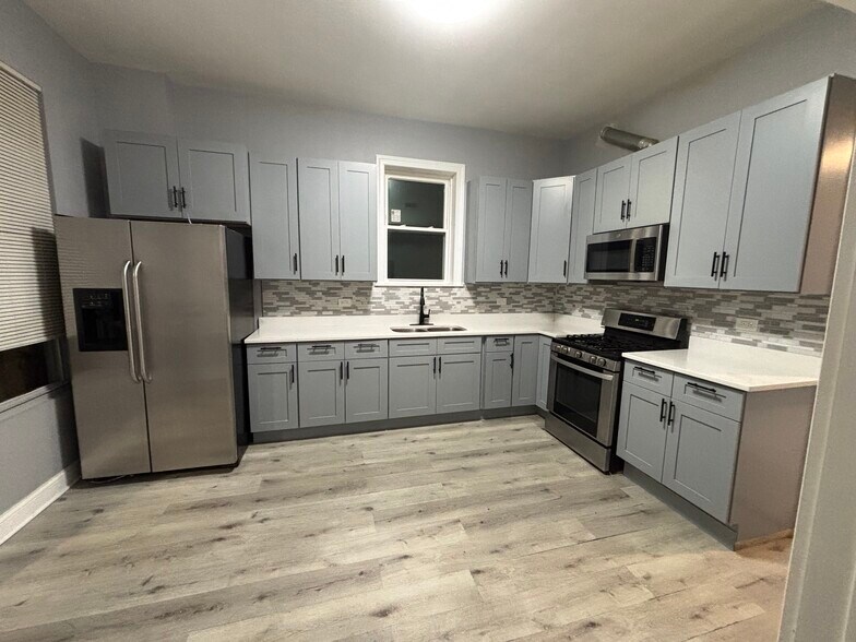 Kitchen - 3130 W Arthington St