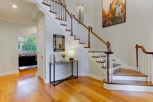 Building Photo - 1765 Hartwell Manor N