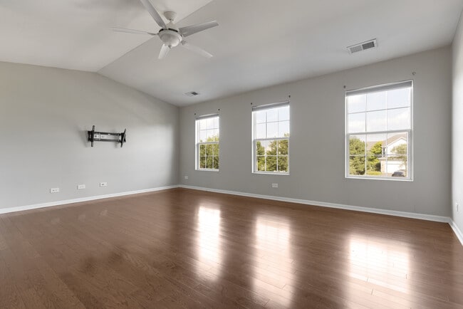 Building Photo - 609 Esla Ct