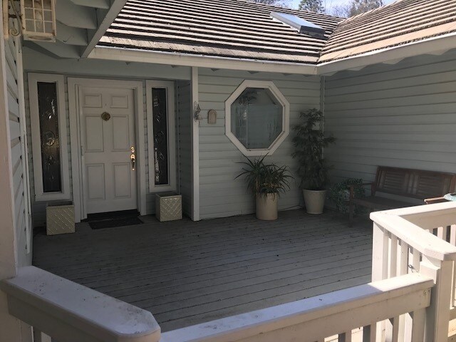 Building Photo - Beautiful Lake Wildwood Home with private back yard.