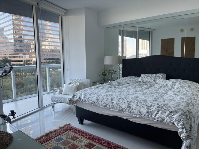 Building Photo - 495 Brickell Ave