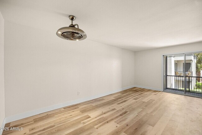 Building Photo - 740 W Elm St