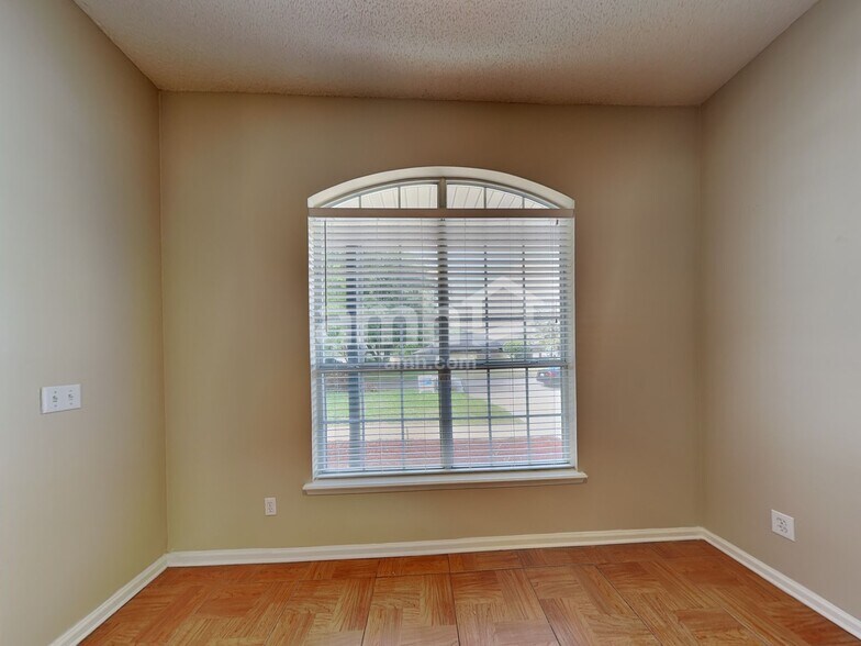 Building Photo - 12407 Hatton Chase Ln E