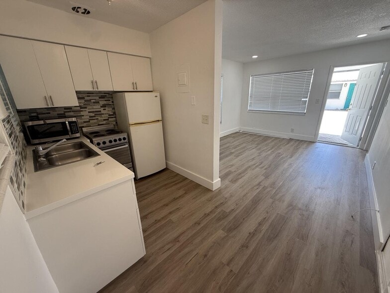 Building Photo - 2503 N Ocean Blvd