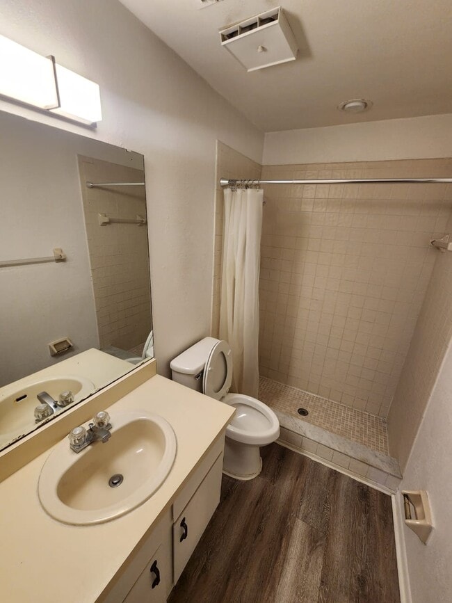 Building Photo - 5140 La Mancha Ct