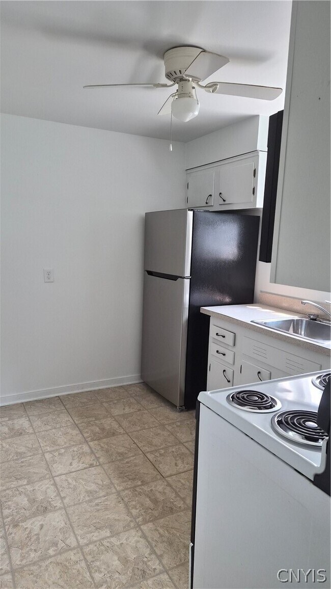 Building Photo - 326 Draper Ave