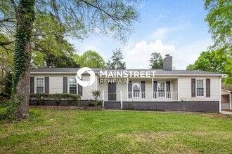 Building Photo - 4 Bedroom Pet-Friendly Home in Charlotte, NC with Main Street Renewal