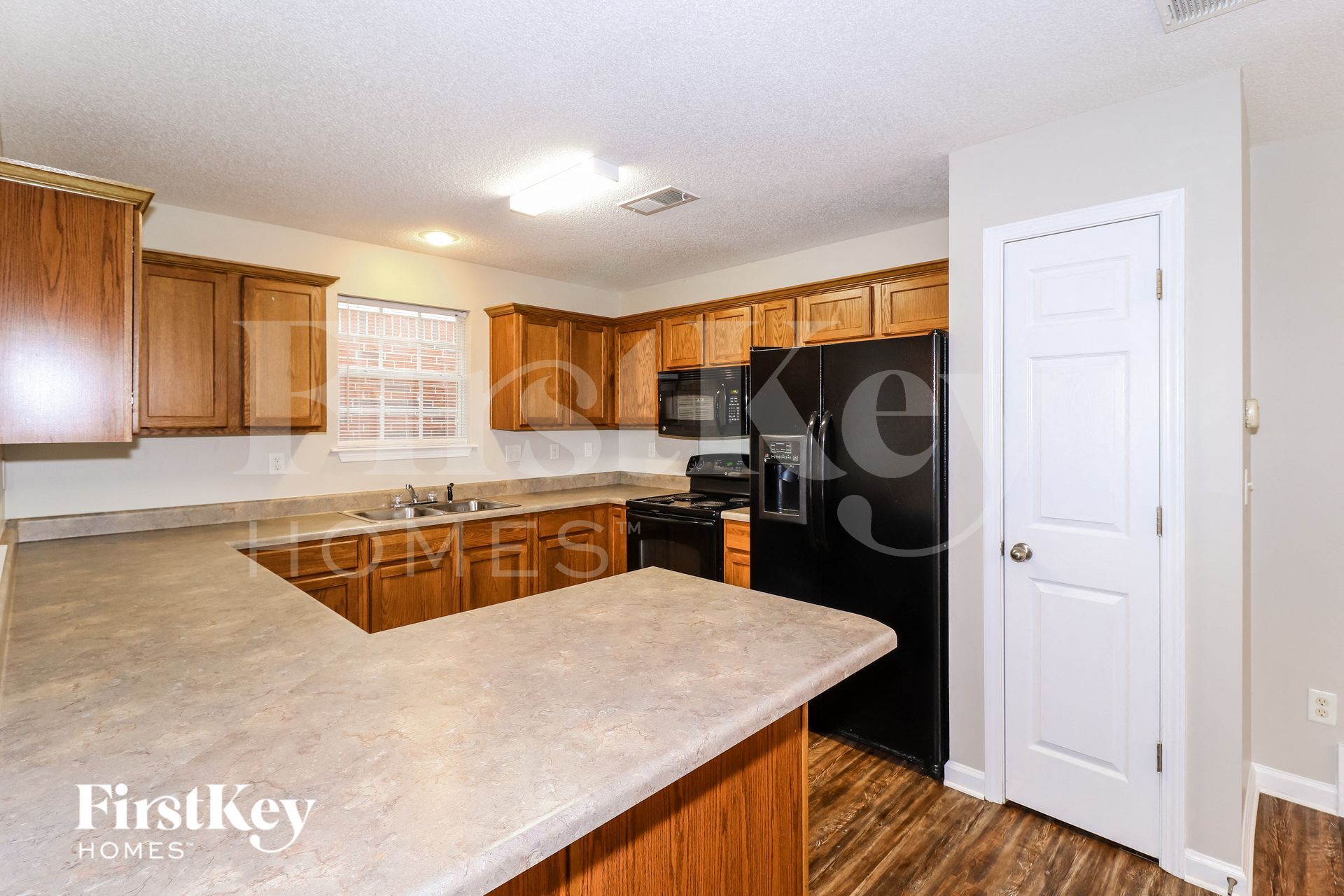 Building Photo - 8558 Shady Elm Dr