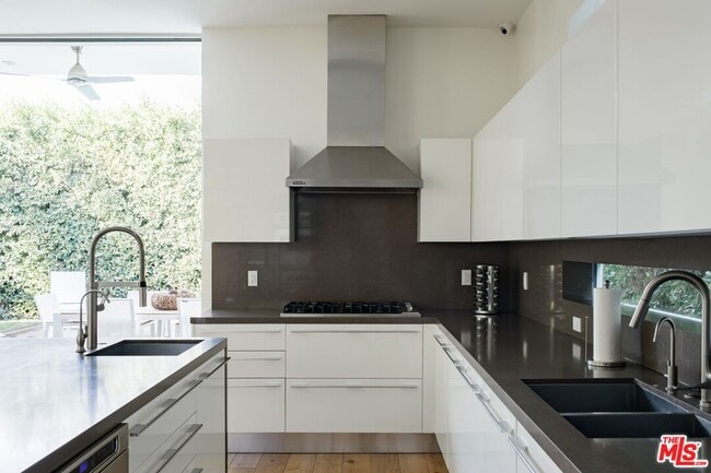 Building Photo - 1723 S Durango Ave