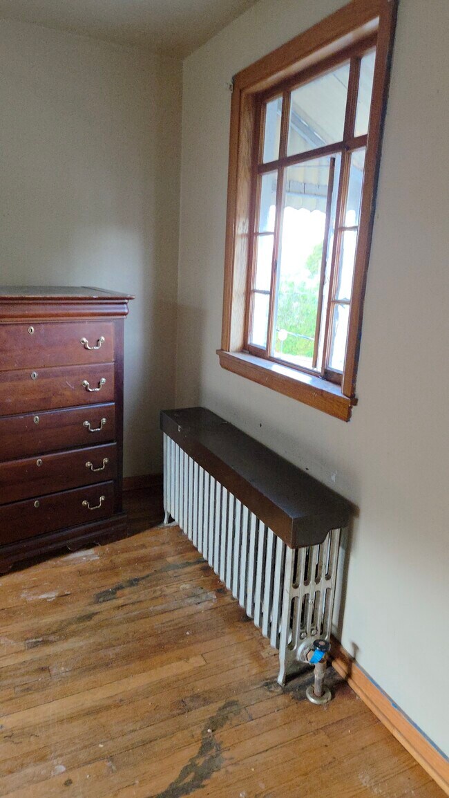 Building Photo - 325 Glenn St