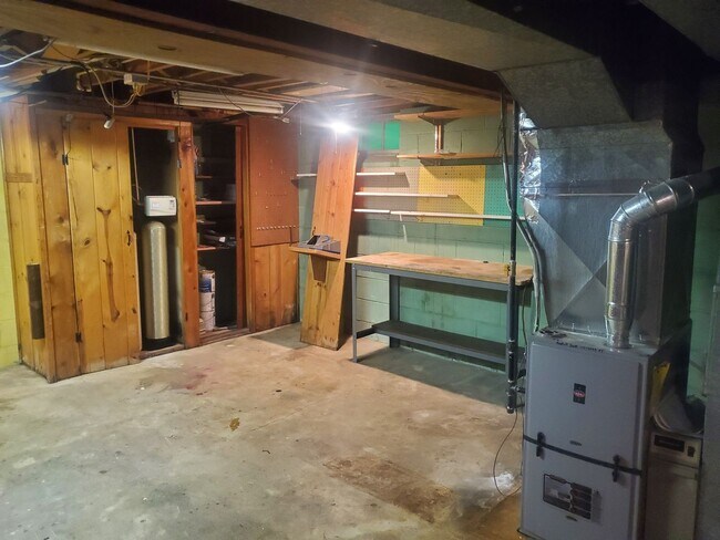 Building Photo - 3 Bedroom Single Family Ranch Home