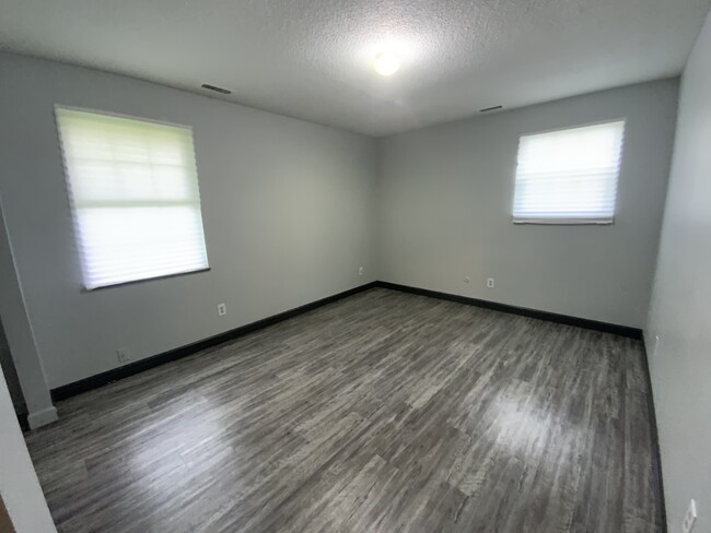 Building Photo - 921 Blue Ridge Dr