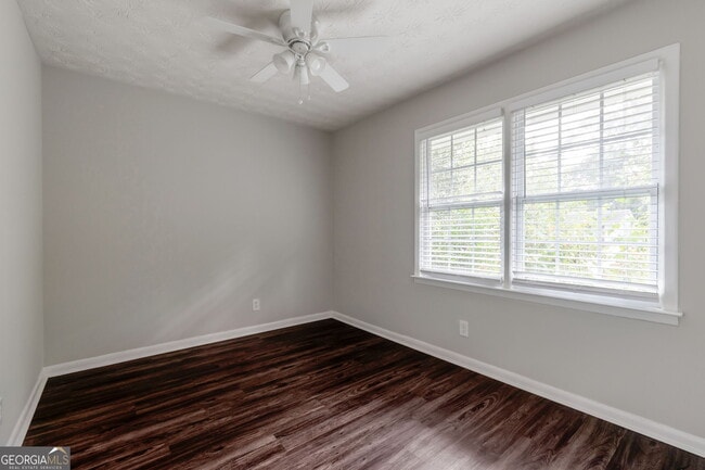 Building Photo - 2364 Peachwood Cir NE