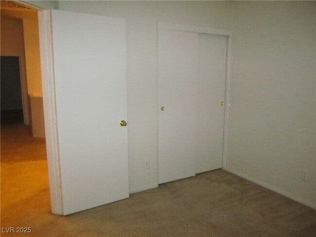 Building Photo - 620 White Shark Ct