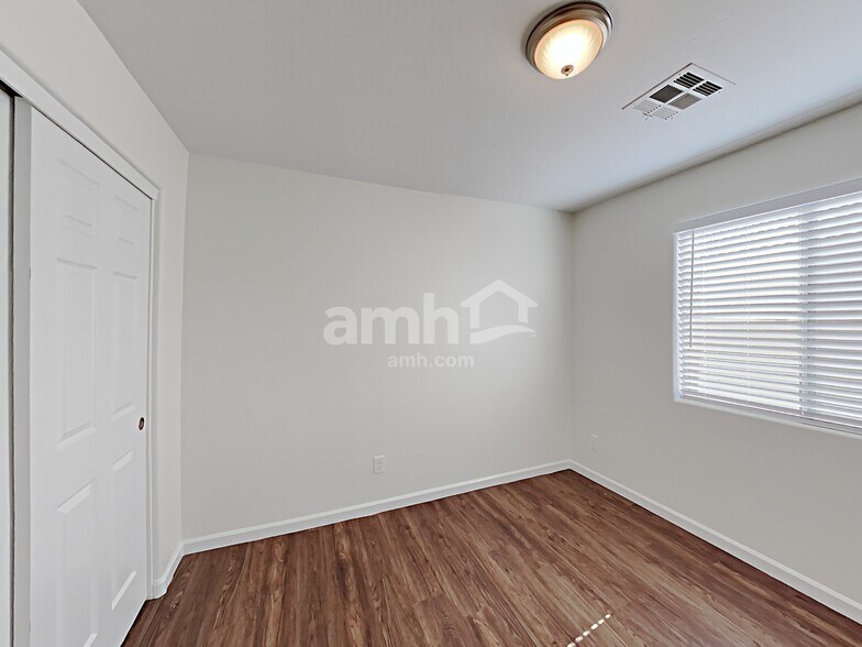 Building Photo - 17211 W Watkins St