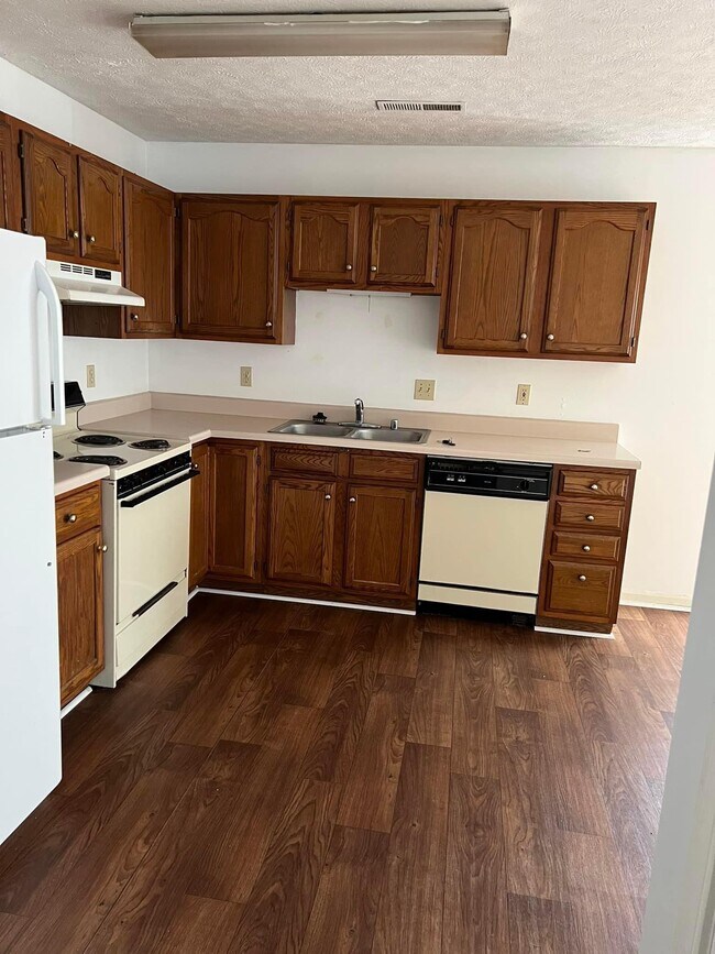 Building Photo - 510 Lost Cir