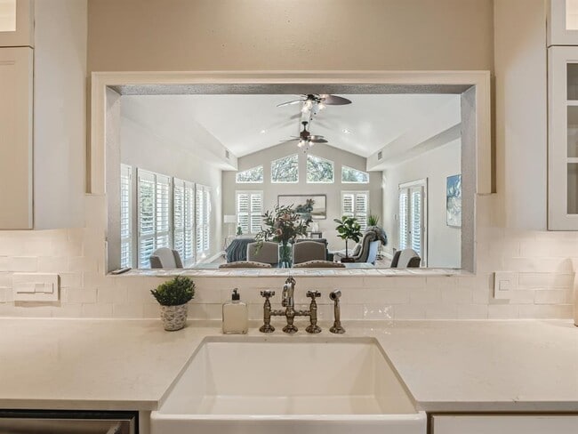 Building Photo - 8915 Spicebrush Dr
